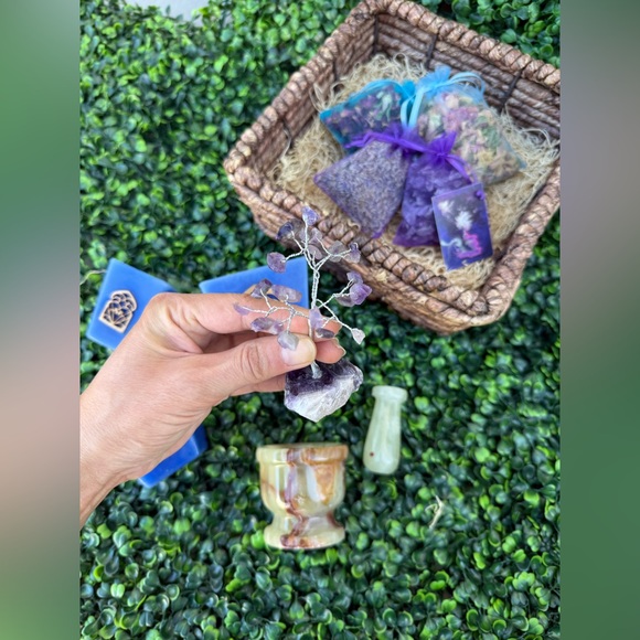 Crystal & Botanical Gift Set | Cleansing, Love, and Spiritual Clarity - Picture 6 of 9